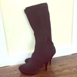 UNLISTED heeled boots- sz 9 Black with patent